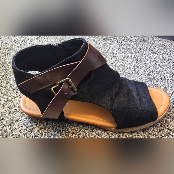 Soda Shoes Womens Size 7.5 Black Fabric Buckle Slip On Flat Sandal Slides - Picture 8 of 12